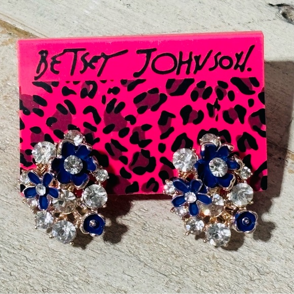 Betsey Johnson Jewelry - NWT❤️Betsey Johnson Sapphire & Crystal Flower Earrings